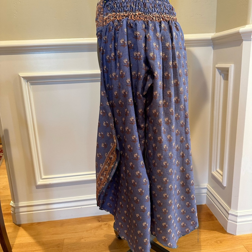 Woman’s Pants - Picture 2 of 7